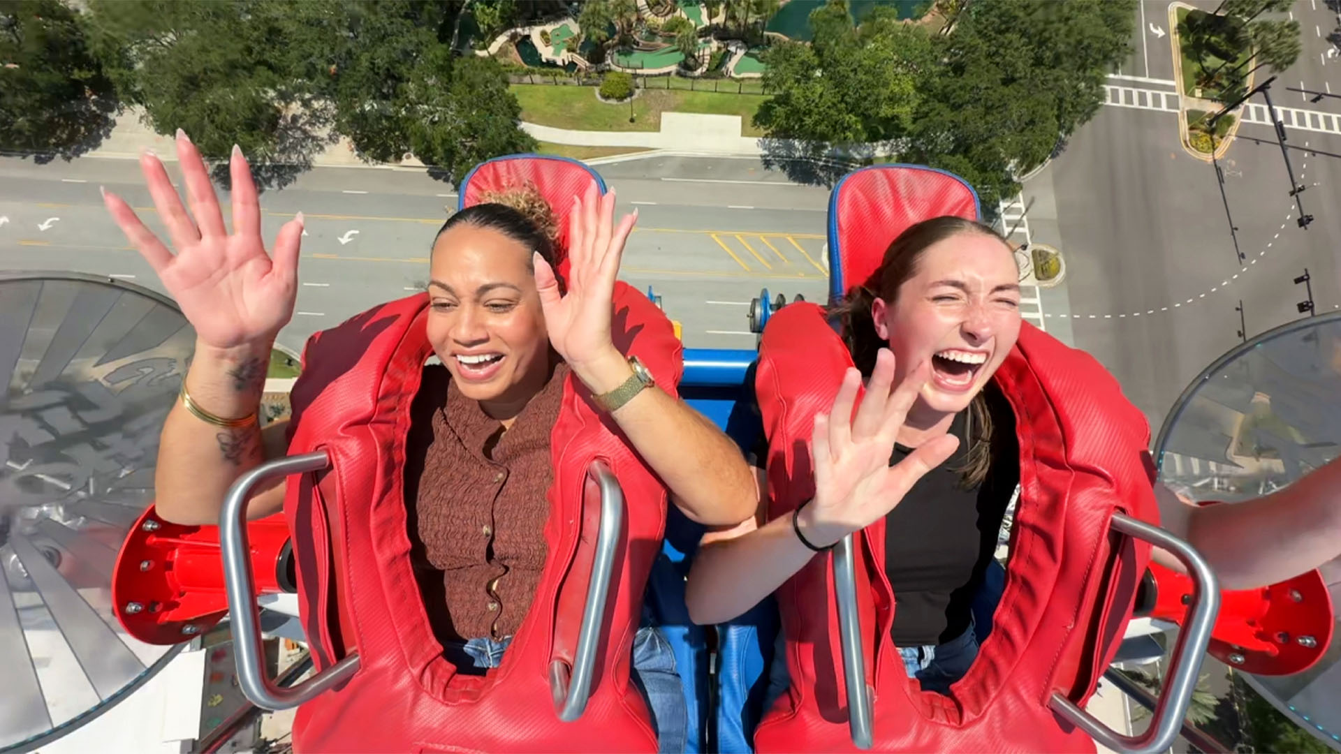 two women on slingshot screaming